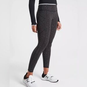 Athleta Rainier Reflective Black Animal Print Leopard Leggings 🖤 Size XXS